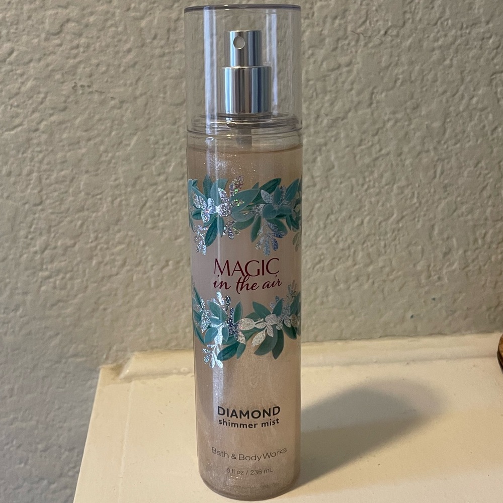 Bath and Body Works - Magic in the Air Glitter Spray